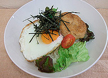 魚肉ハンバーグのロコモコ